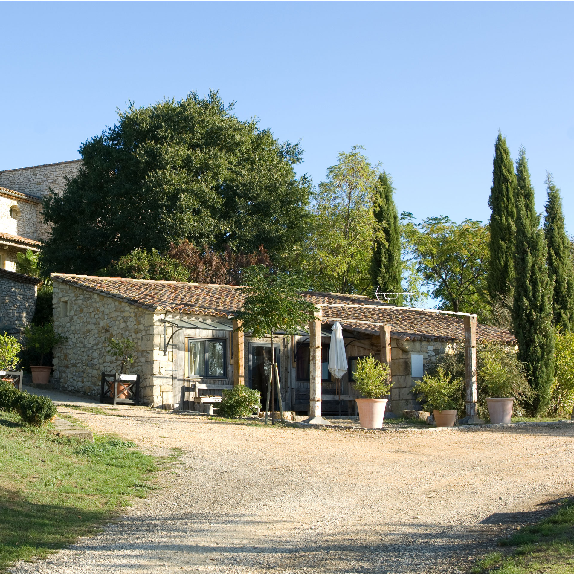 bastide provencale avec terrasse pour vacances famille nombreuse