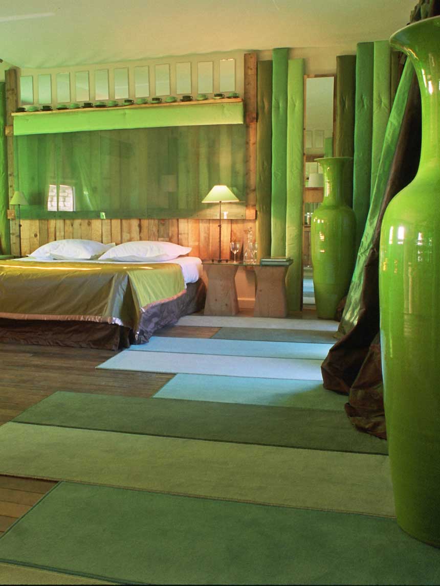 Chambre avec grand lit pour hébergement séminaire ou réception dans les cevennes  près de Montpellier