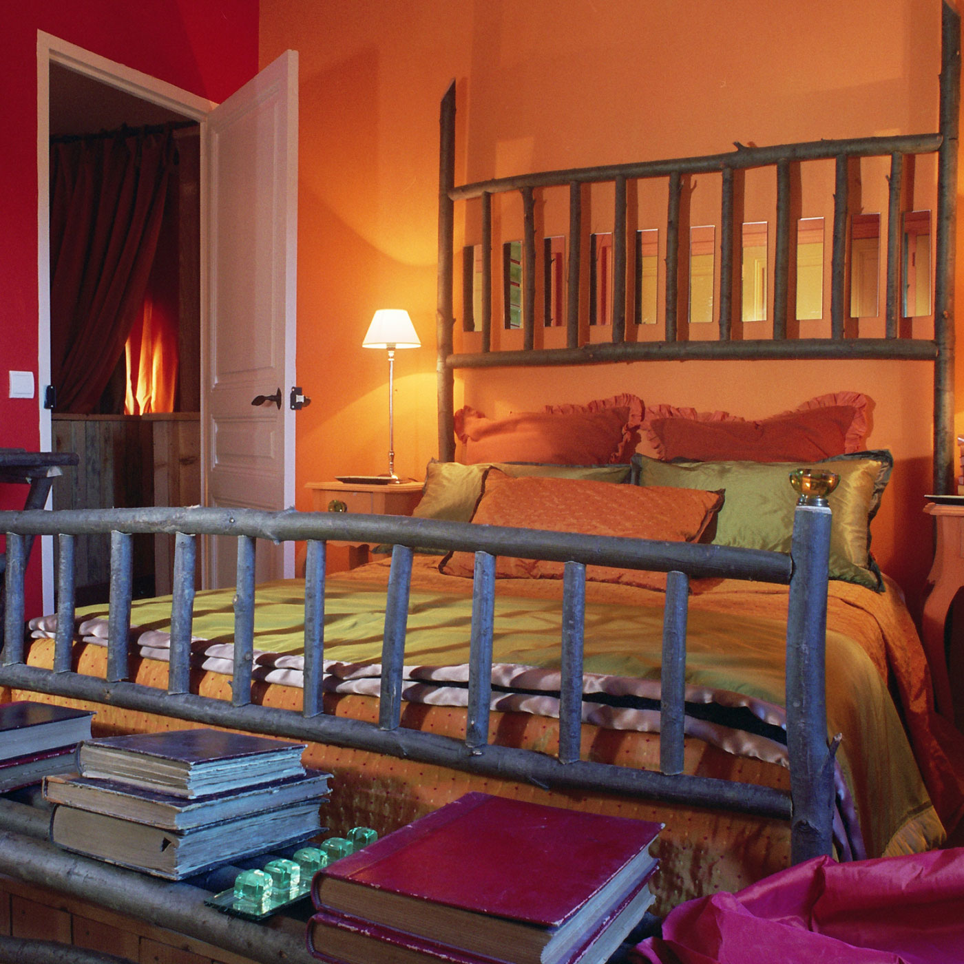 Lit en bois et atmosphère cosy pour un évènement au pied des Cévennes