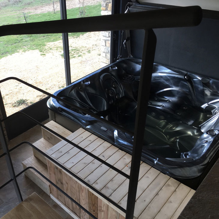 Jaccuzzi pour se relaxer après un évènement privé en provence