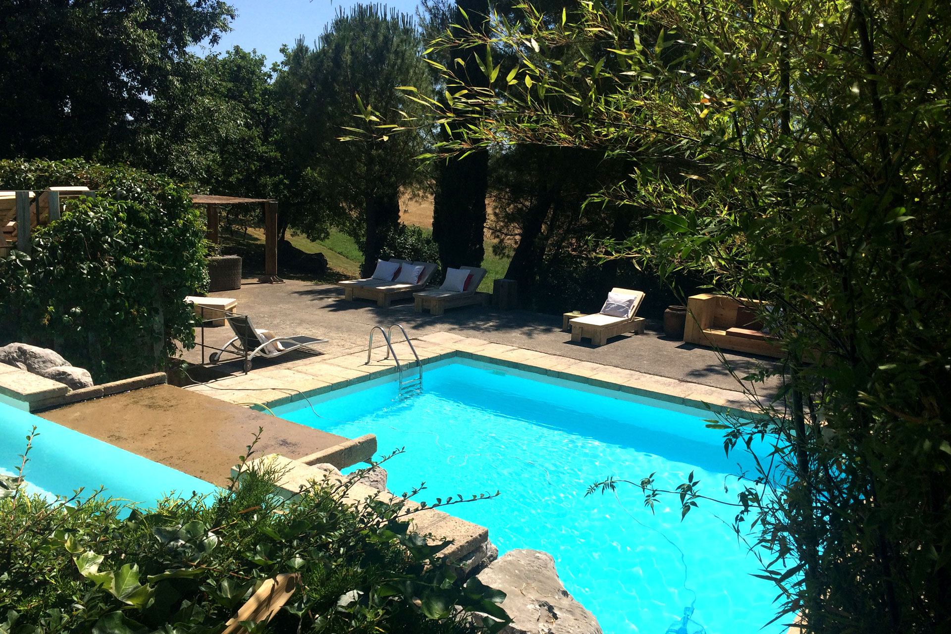 magnifique piscine pour vacances idylliques en Provence