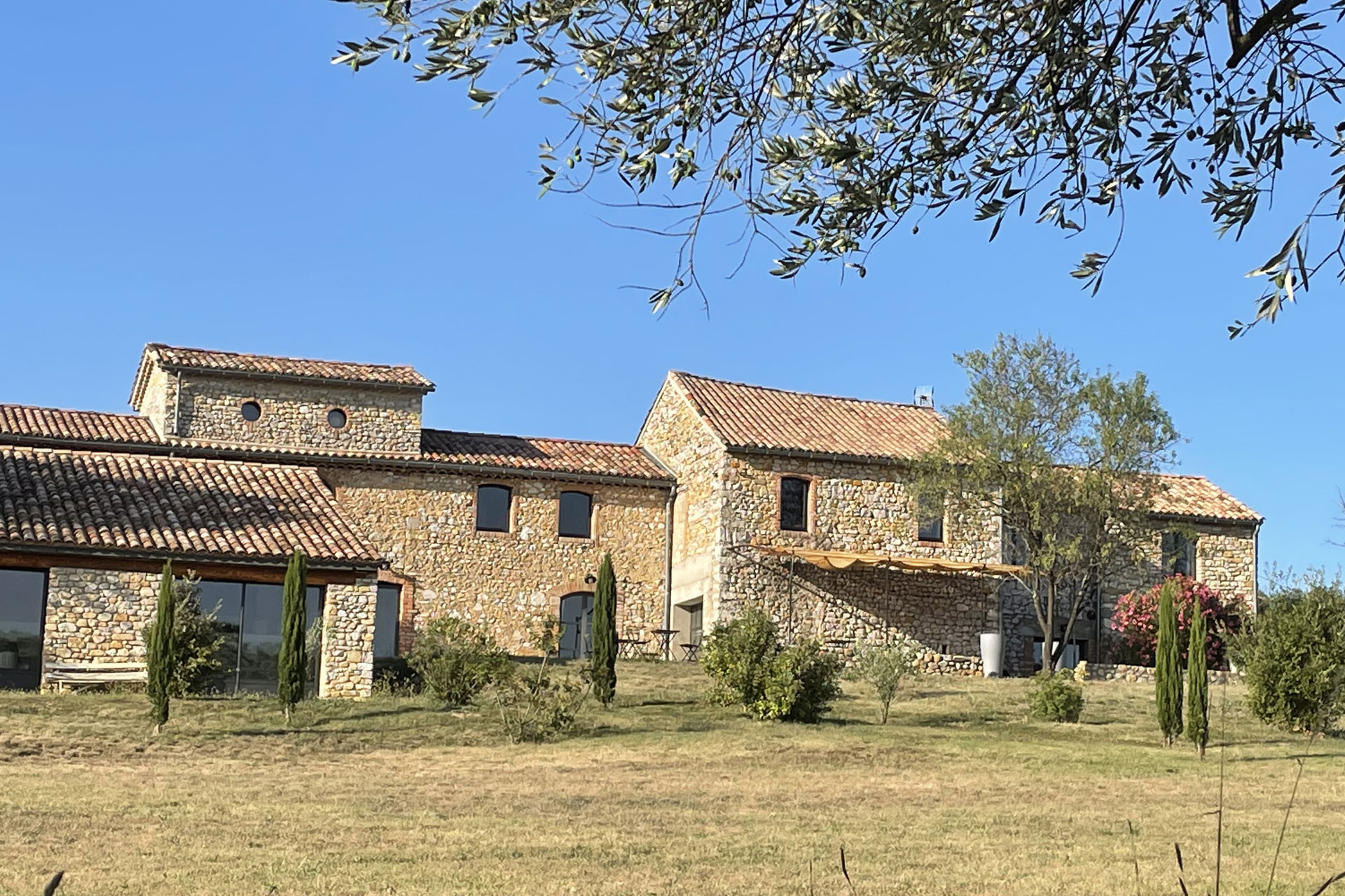 bastide provencale en pierre pour séjour vacances en famille